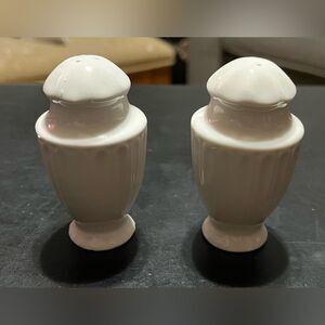 Oleg‎ Cassini salt & pepper shakers